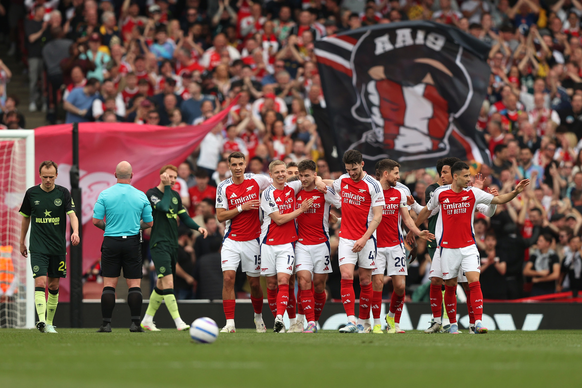 英超赛场亮点：利物浦逆转曼联,（英超焦点战：利物浦上演逆转力克曼联）