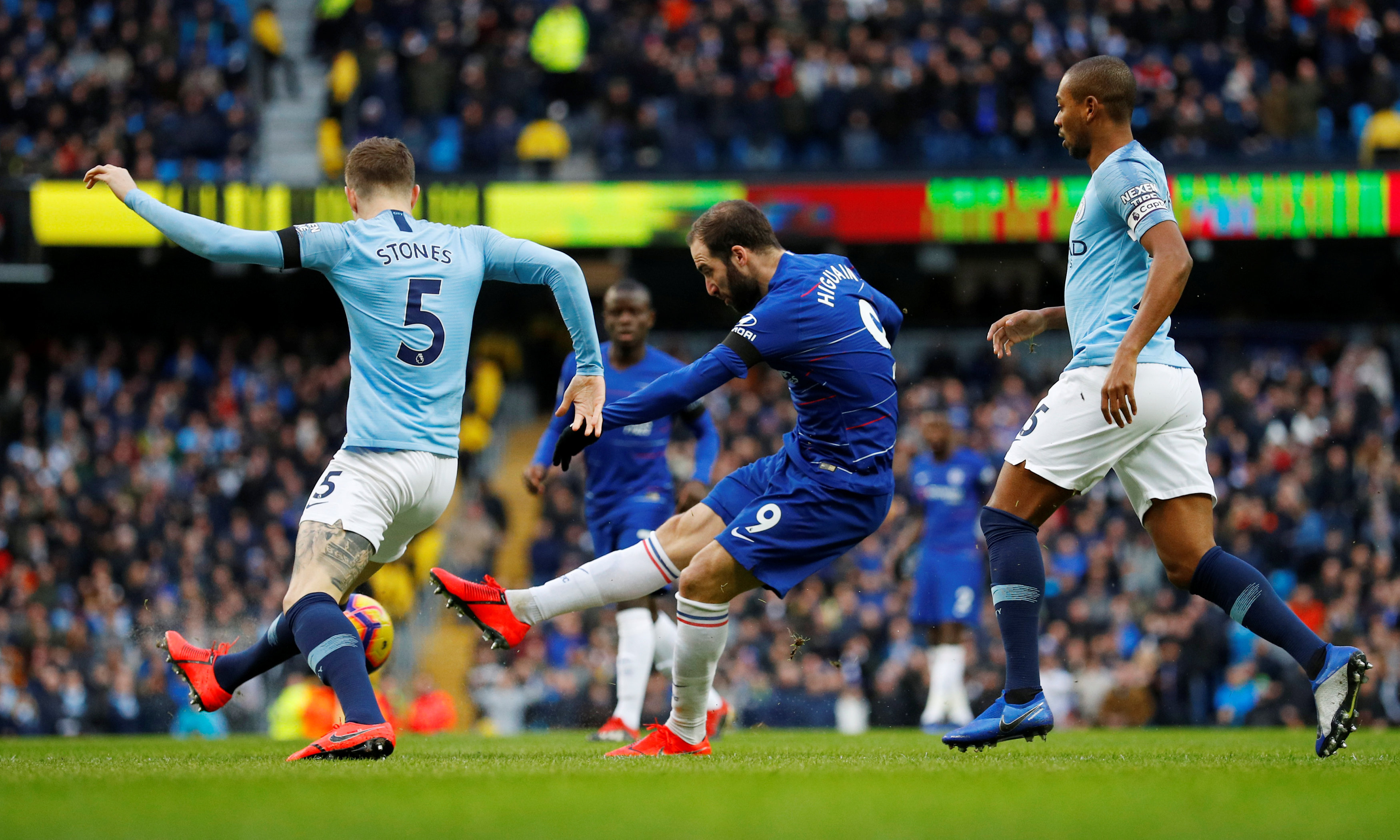 瓜迪奥拉：我不赞同皇马现在脆弱，阿隆索完全有能力执教皇马（瓜迪奥拉：皇马并不脆弱，阿隆索完全胜任执教皇马）