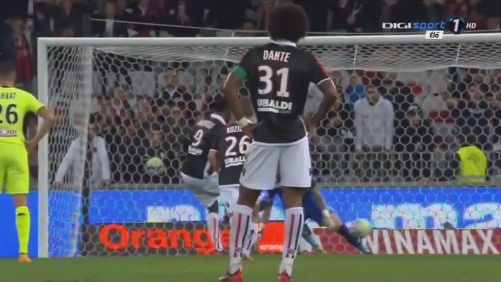 卡斯尔：东契奇是多次入选全明星的球员，不可能完全阻止他（卡斯尔：东契奇多次全明星在身，想彻底限制他不现实）