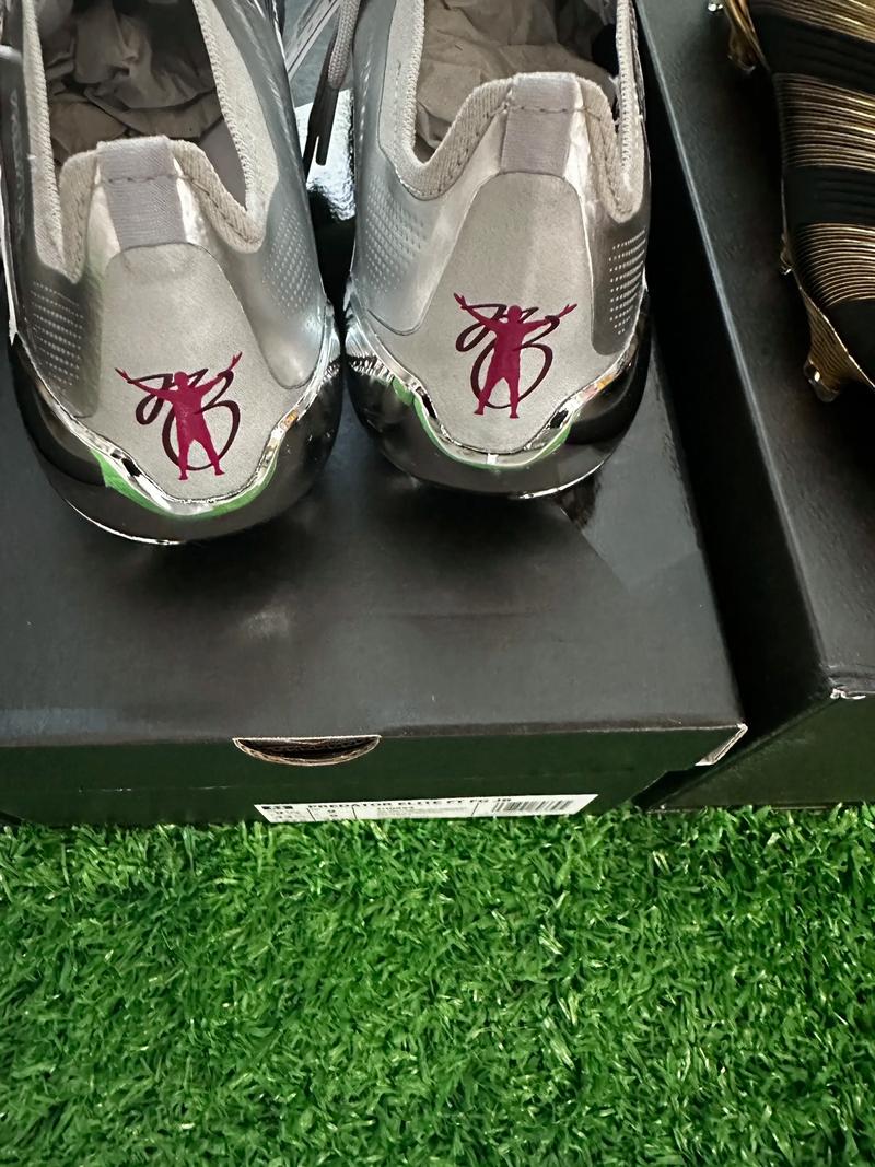 国安客战河内达万替补，据悉球员有小伤在身（客战河内，国安达万仅列替补，疑因轻伤在身）