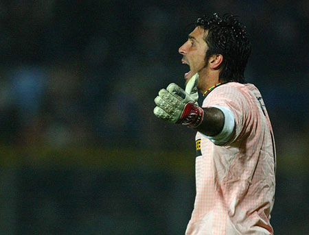 六战全胜！米兰冬奥会冰壶资格赛中国男队提前锁定晋级赛名额（六连胜！中国男队在米兰冬奥冰壶资格赛提前锁定晋级席位）