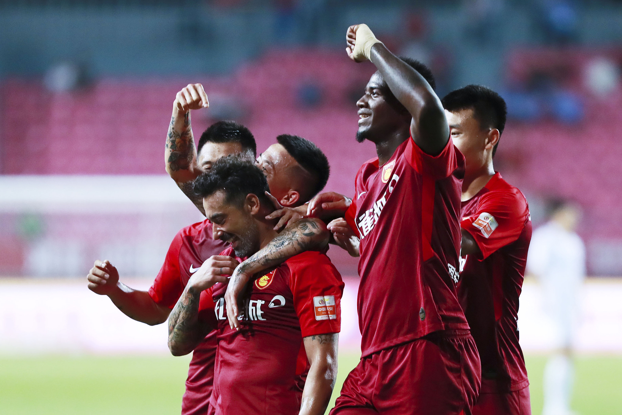 日本队击败德国队，张本美和横扫考夫蔓，香港队击败日本队（日本队击退德国队，张本美和零封考夫蔓，香港队力克日本队）