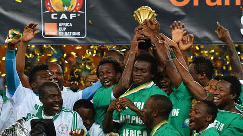 媒体人：青岛西海岸球员徐彬计划留洋，目的地有英国（媒体人称青岛西海岸球员徐彬计划赴海外发展，英国为备选目的地）