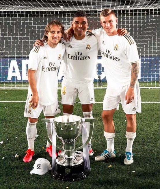 与4结缘，多特5轮欧冠联赛有4轮打入4球，剩下1轮被曼城进4球（多特欧冠五战尽染“4”色：四场各入4球，唯一一场被曼城灌4球）